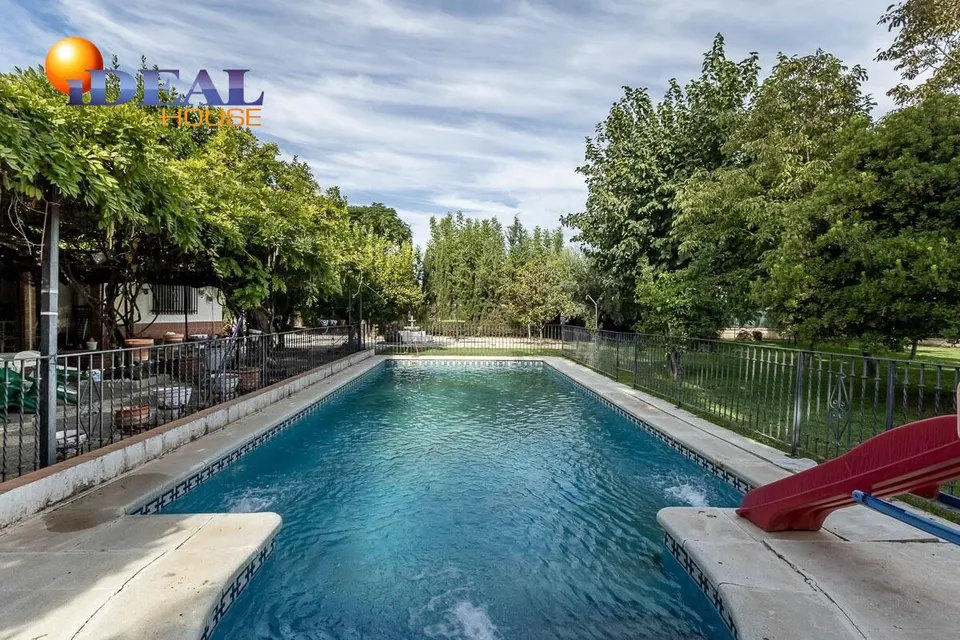 Espectacular Chalet en Ogijares - Ideal para Familias