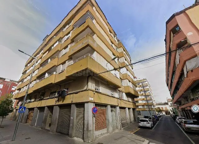 SE VENDE piso OKUPADO en Calle Angel Guimera Nº 146 Salt (Gi