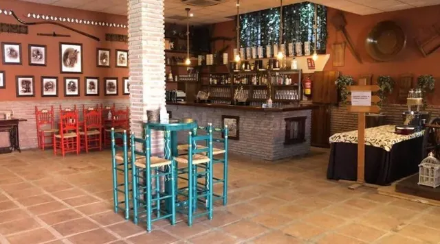 se vende restaurante con casa y cuadras en Malaga - foto 5