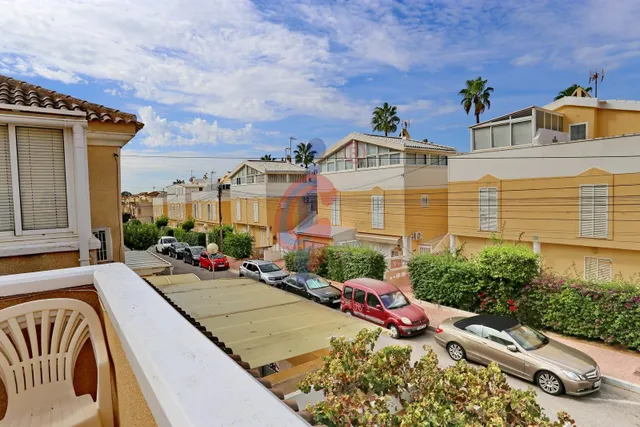 Espectacular bungalow en esquina con gran solárium, jardín privado y piscina en Guardamar del Segura — 33