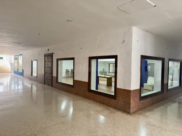 Oportunidad !!!! Gran Local comercial en pleno centro de Arr - foto 4