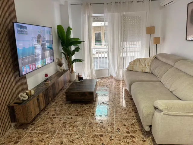 Te ofrecemos este bonito piso de 2 habitaciones y vestidor en bloque con ascensor recién reformado! — 3