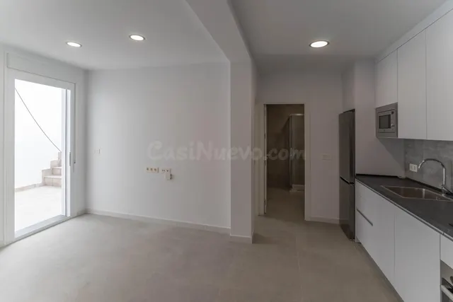 Apartamento en zona céntrica con plaza de parking y amplia t - foto 3