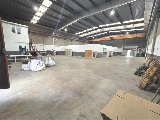 RIELLS I VIABREA (POLÍGONO INDUSTRIAL):  NAVE DE 600 M2 EN A