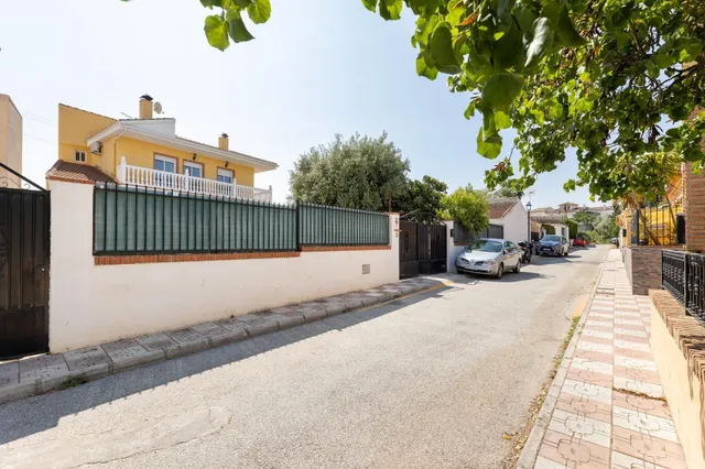Amplio Chalet con piscina, pista deportiva y vistas en Ogíjares. — 32