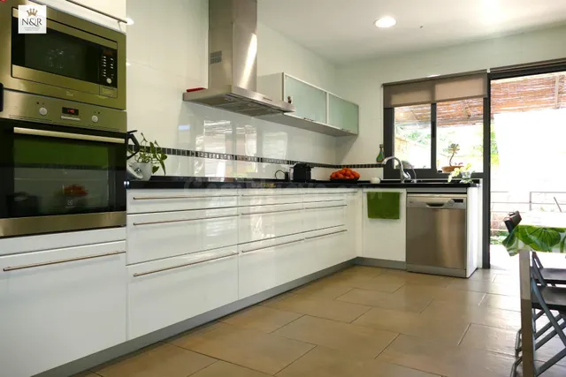 CASA UNIFAMILIAR CON JARDÍN Y GARAJE - foto 5