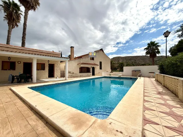 FINCA EXCLUSIVA CON GRAN POTENCIAL EN ELDA — 22