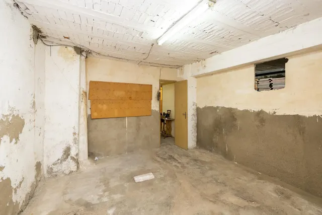 CONJUNTO DE PISOS Y PLANTA BAJA EN GRANADA CON 490 m2 — 18