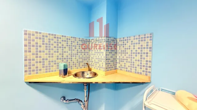 ALQUILER DE CABINA EN RECONOCIDA PELUQUERÍA DE O COUTO - foto 2