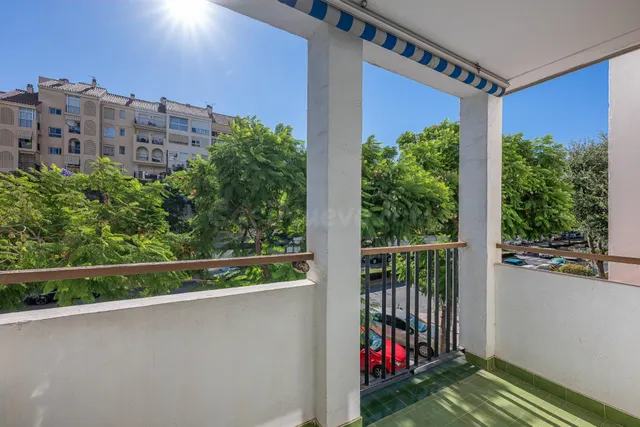 Piso familiar de 4 dormitorios con dos terrazas y piscina en el centro de Fuengirola — 5