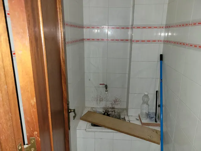 ¡Oportunidad de Inversión Única! Local Comercial en Venta con Gran Potencial de Transformación — 15