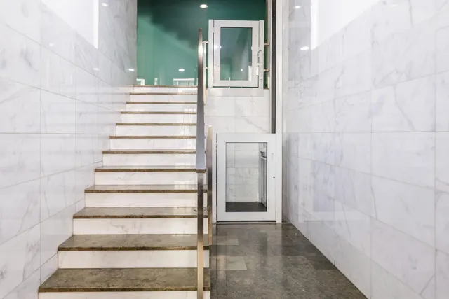 PRECIOSO PISO EN PASEO MARIA AGUSTIN — 32