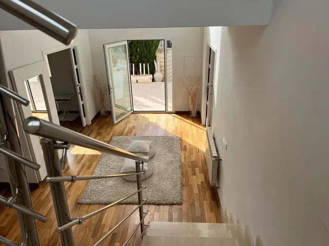 FINCA RÚSTICA EN VENTA CON PISCINA Y JARDÍN — 37
