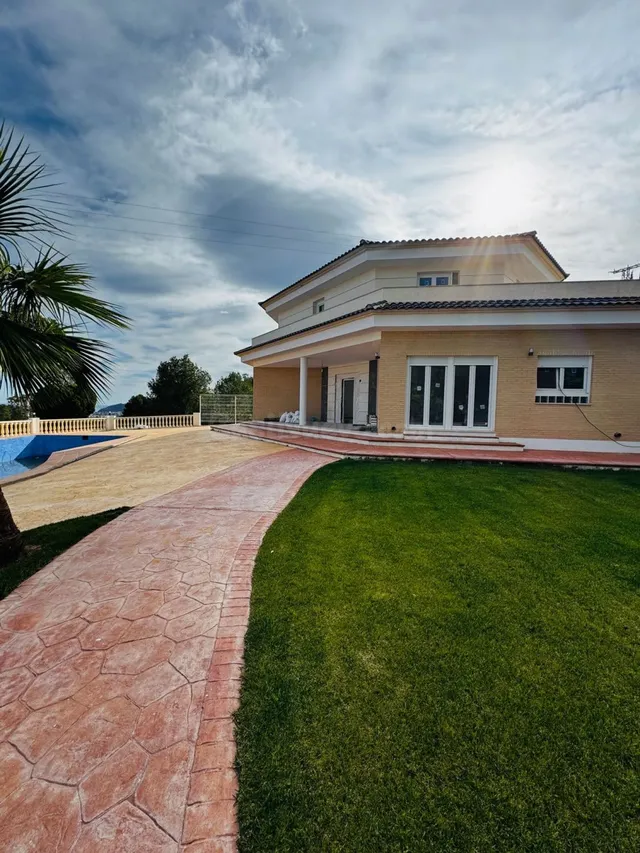 Chalet 4 habitaciones 350m² en venta - Urbanizaciones