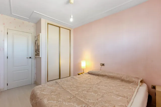 Apartamento en venta en Torrevieja, ubicado en la zona de La Loma, a pocos minutos a pie de la Playa del Cura. Primera línea de mar! — 23