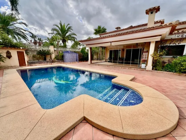CHALET INDEPENDIENTE CON GRAN PARCELA Y PISCINA PRIVADA EN EL ALBIR, ALFAZ DEL PI — 3
