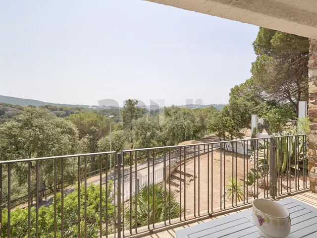 Villa mediterránea con 2.000 m2 de parcela y espacio sin lím - foto 4