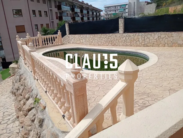Casa esquinera junto a la playa en venta en Lloret de Mar - foto 5