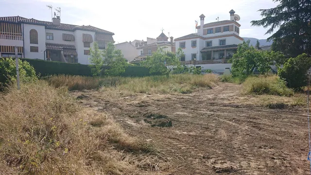 Magnífico solar en el centro de Cájar para plurifamiliares - foto 5