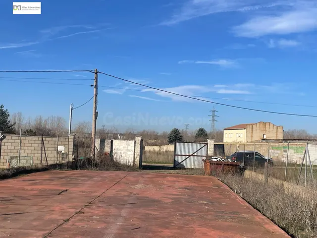 NAVE DE 225M EN SANTA OLAJA DE LA RIBERA - foto 2