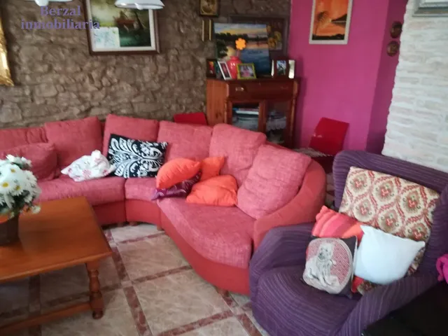 Casa magnifica, de dimensiones extraordinarias a veinte minutos andando del centro. — 4