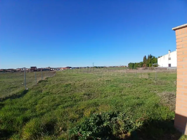 Parcela en venta en Aldeamayor de San Martín. 743 m2 Ref.202 - foto 4