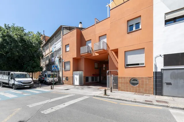 Magnífico adosado con apartamento independiente en Bola de Oro, Granada — 43