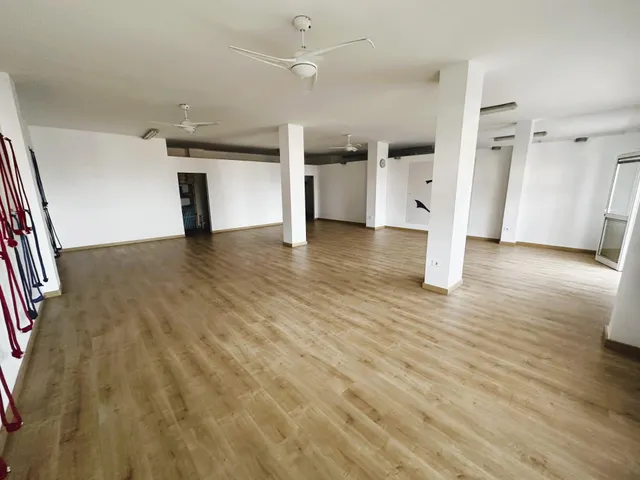 Local comercial — 4