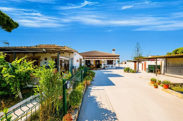 Amplia propiedad con vivienda principal y apartamento indepe - foto 3