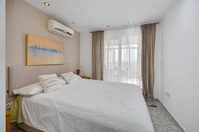 Apartamento de dos dormitorios, en primera línea, con fantásticas vistas al mar — 18