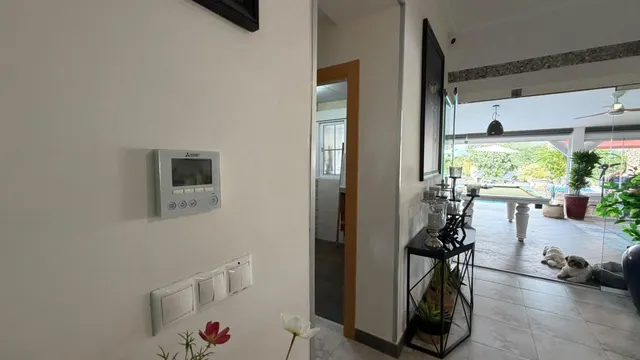 VILLA DE 4 DORMITORIOS Y 3 BAÑOS. PARCELA DE 1.850 M2. CON PISCINA CLIMATIZADA Y CASA DE INVITADOS INDEPENDIENTE EN CATRAL. — 27