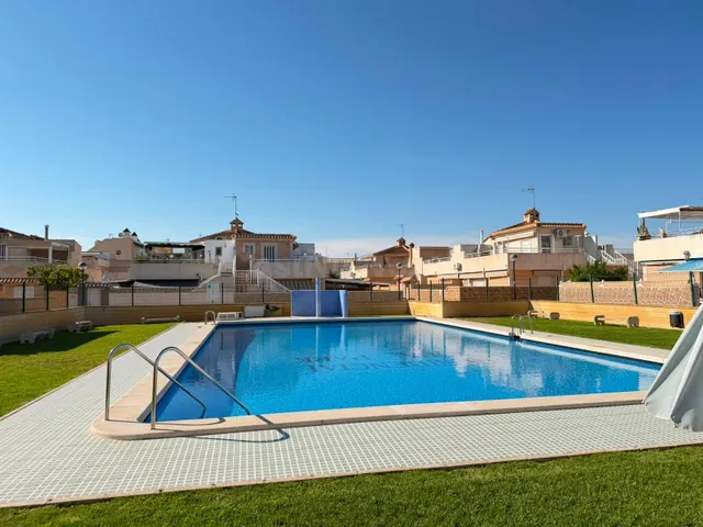 Chalet tipo Quad con placas solares, solárium y excelente ubicación en Residencial Aquapark – Torrevieja — 3