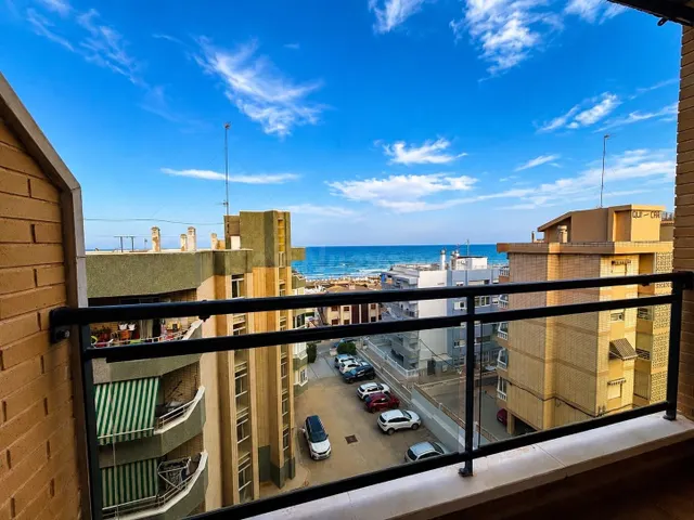 Ático dúplex con vistas frontales al mar y amplio solárium e - foto 3