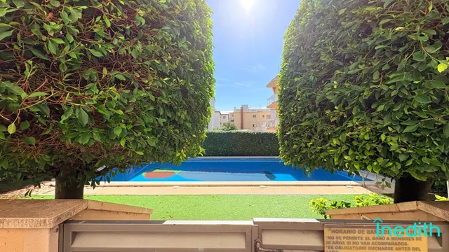 A 50 metros de la playa, Piso impecable con terraza, vistas , parking, trastero y piscina — 38