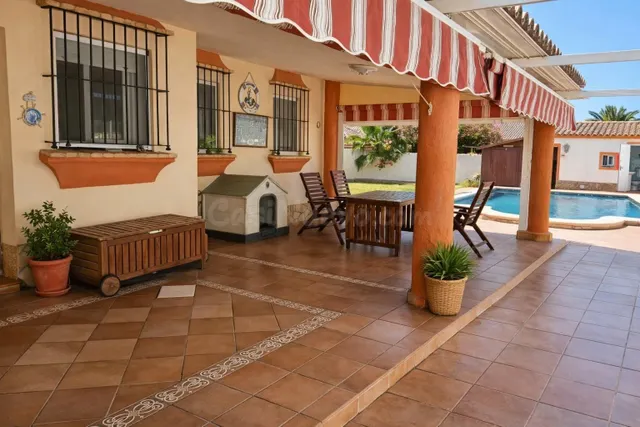 Chalet urbano en Los Gallos. — 4