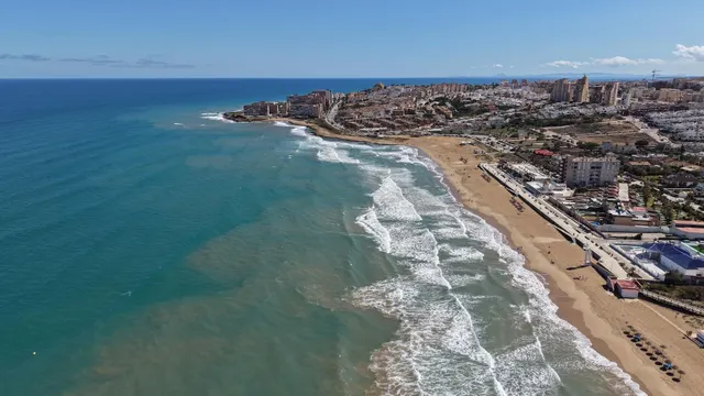 Local comercial en primera línea de La Mata con gran terraza privativa y rentabilidad inmediata — 7