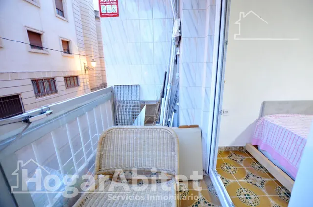 ¡Alicante centro! amplio, bonito y esquinero con balcón — 28