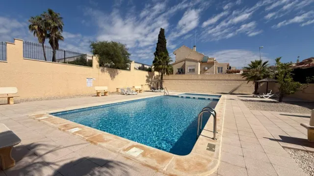 ESPECTACULAR CHALET 2 HABS EN CIUDAD QUESADA 244.000€ — 2