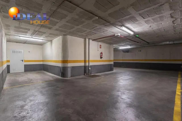 MAGNIFICA PLAZA DE GARAJE EN BARRIO FIGARES - JUNTO A CALLE ALHAMAR — 4