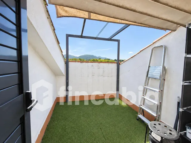 Dúplex con dos terrazas y aparcamiento en el centro de Santa Coloma de Farners — 41