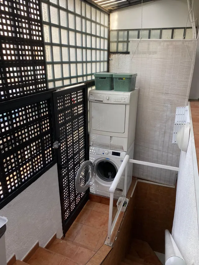Espectacular adosado con buhardilla , apartamento independiente con baño y sin cocina, garaje doble y piscina en zona residencial premium — 15
