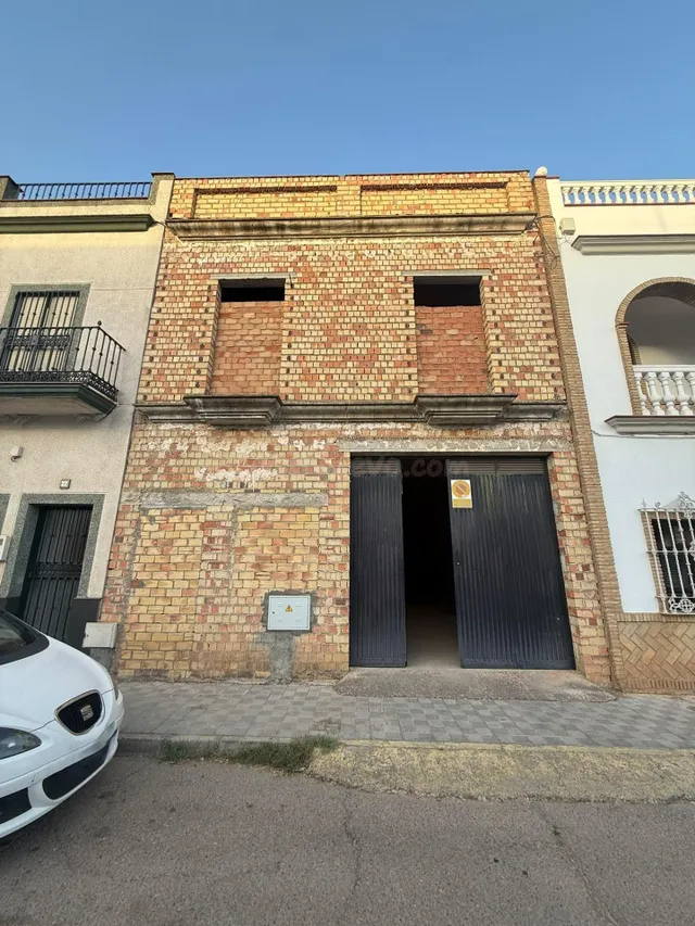 Nave en construcción en Alcolea del Río (Sevilla) con proyec