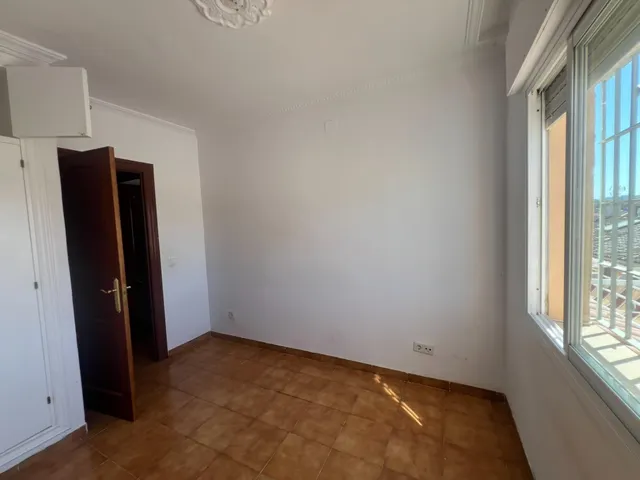 AMPLIO ADOSADO CON GRAN SOTANO — 11