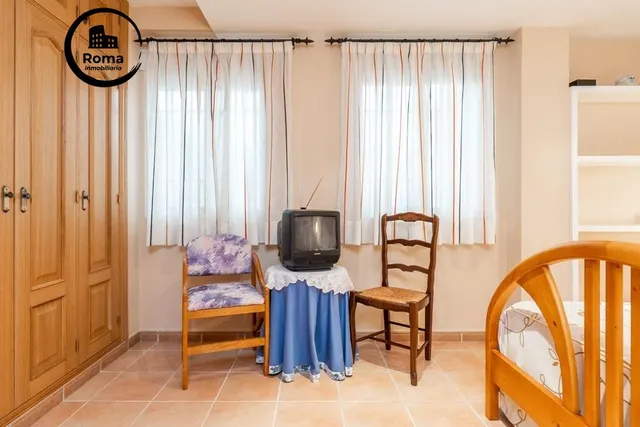 Piso en el centro de Granada, totalmente reformado con dos grandes dormitorios y un baño — 25