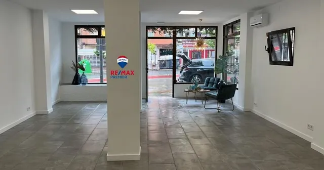 Local comercial recientemente reformado en alquiler en Benidorm — 2
