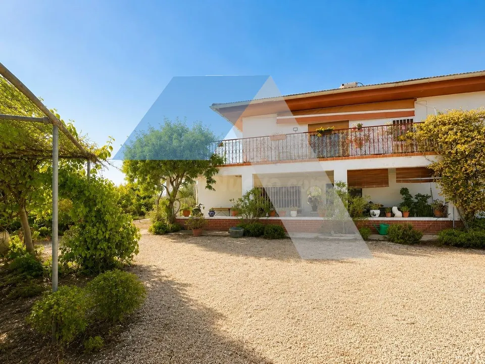 Chalet con gran parcela y múltiples posibilidades en Los Girasoles