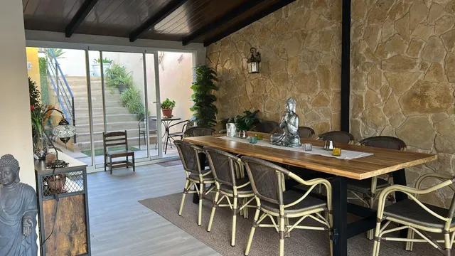 Bungalow Reformado en Montesol: Naturaleza y Confort — 14