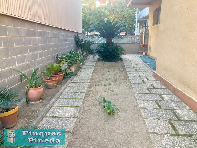 Edificio con local y 2 viviendas en Tordera — 3