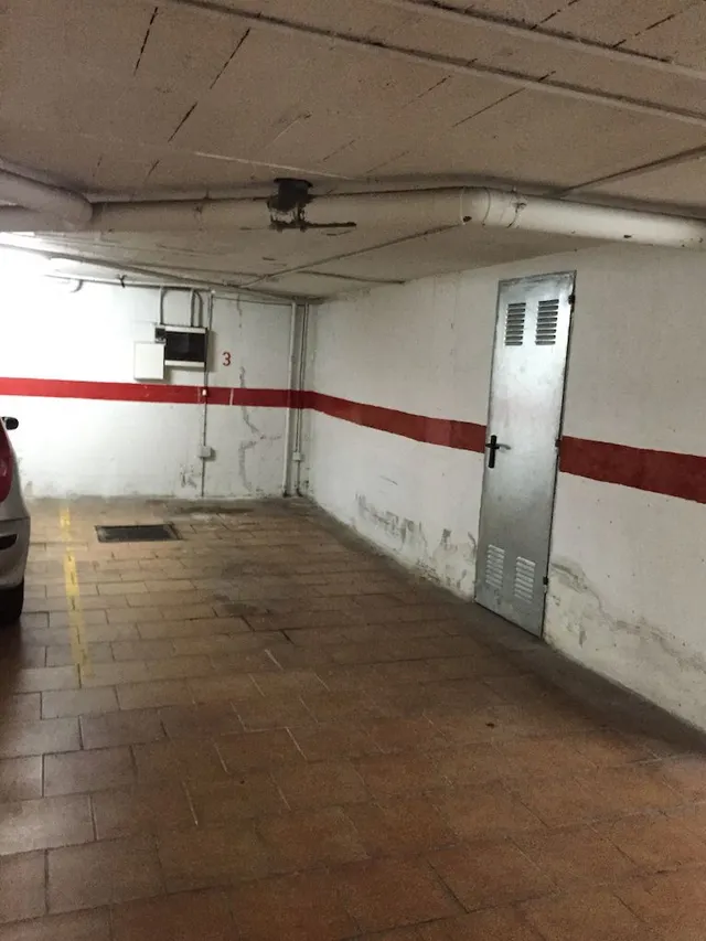 Se alquila piso por temporada en zona Capuchinos con aparcamiento. — 18