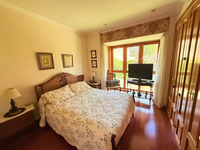 Venta Pleno Dominio Amplio piso luminoso de 216 m2 en urbanización con piscina y vigilancia 24h · Aravaca — 10